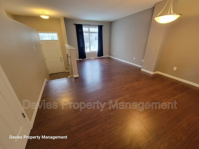 Building Photo - 1804-1870 70 St SW