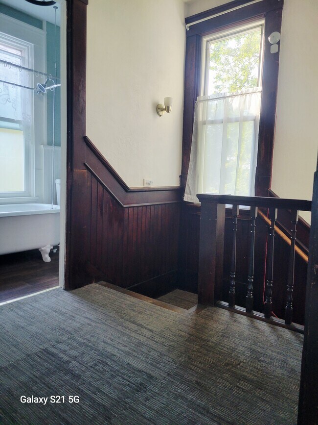 Building Photo - 330 E 12th St