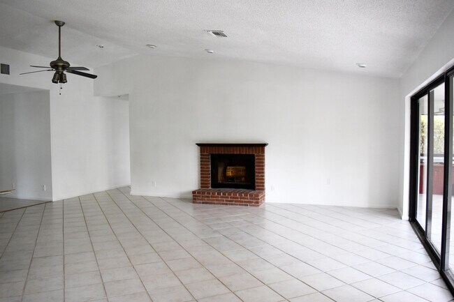 Foto del edificio - 13492 Exotica Ln