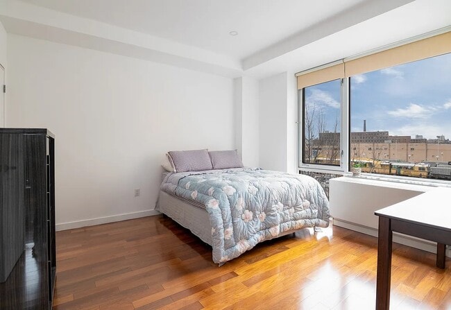 Building Photo - 2-40-40 51st Ave