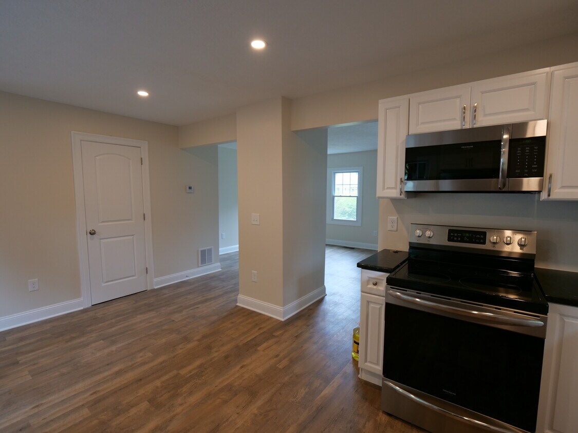 11 Irving St, Easthampton, MA 01027 Townhome Rentals in Easthampton