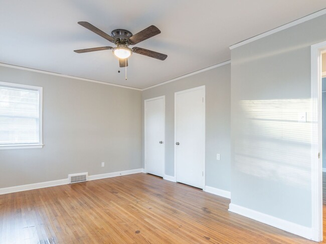 Foto del edificio - NEWLY RENOVATED - 2BR/1.5BA in Whitehaven!