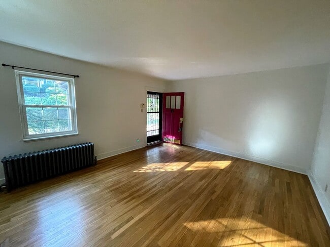 Building Photo - Beautiful Mt. Lebanon 4 bed 1.5 bath - Upd...