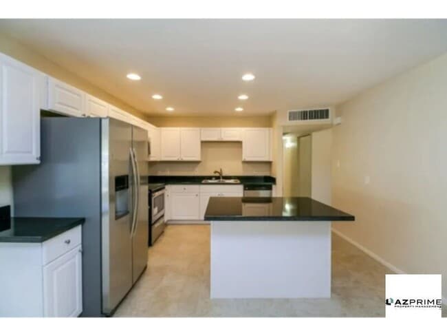 Building Photo - 7421 E Belleview St