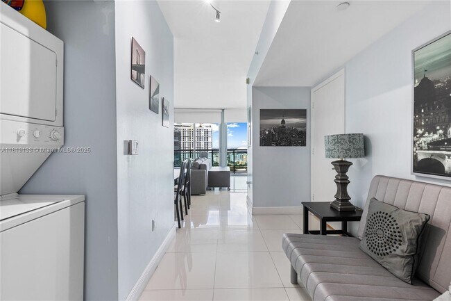 Foto del edificio - 350 S Miami Ave