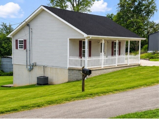 Building Photo - 211 Memory Ln