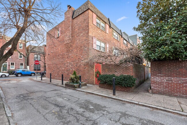 Photo - 408 S Croskey St Townhome