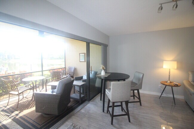 Foto del edificio - 505 Lake Louise Cir