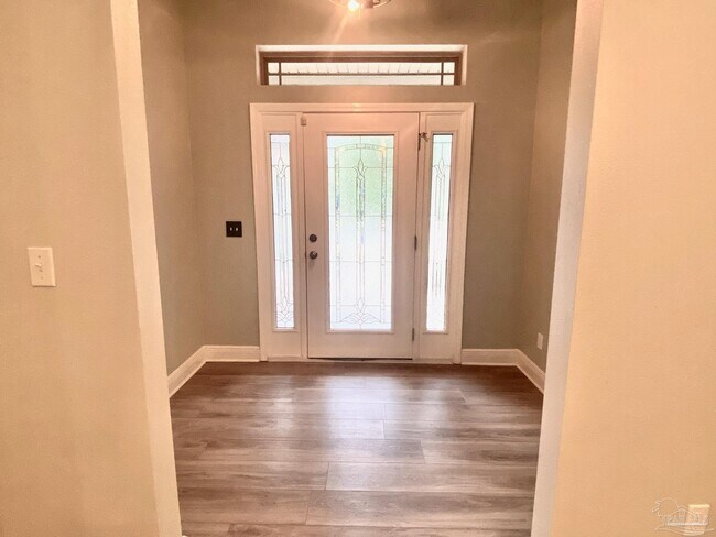 Foto del edificio - 8431 Ferlon Ave