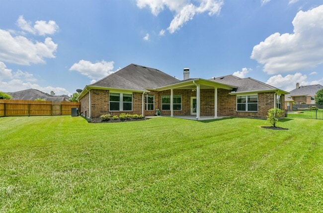 Building Photo - 15914 Cedar Shores Ln
