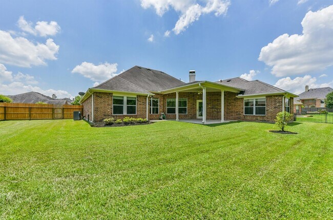 Foto del edificio - 15914 Cedar Shores Ln