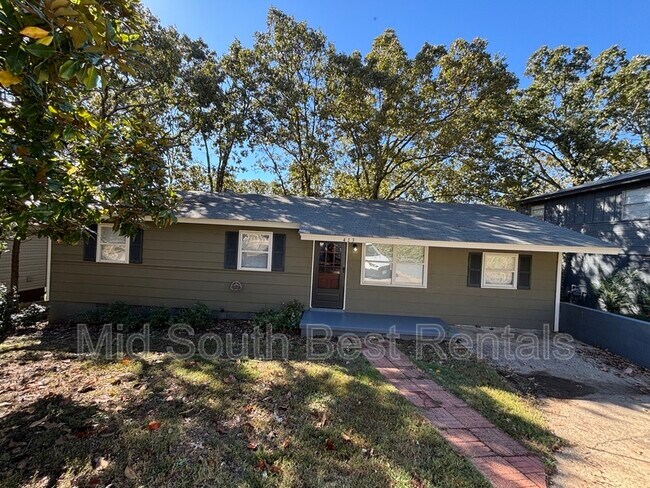 Building Photo - 413 Lindenhurst Dr