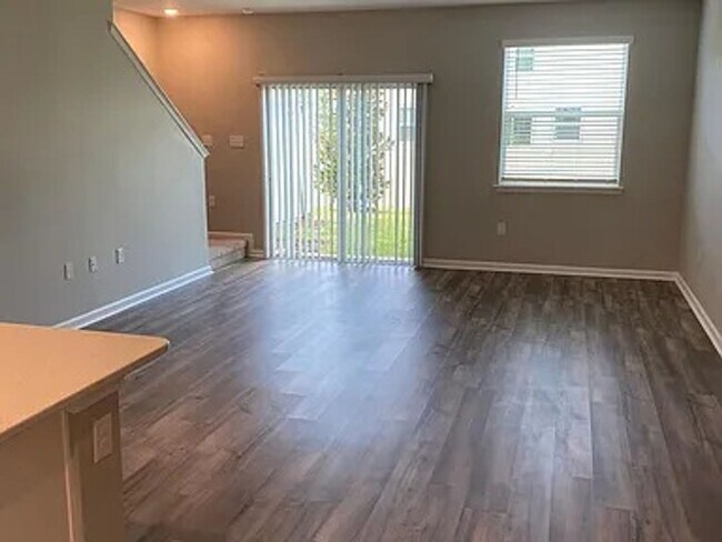 Foto del edificio - Charming 2-Story Townhome for Rent