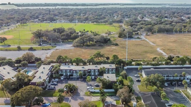 Foto del edificio - 1616-1670 70th St N