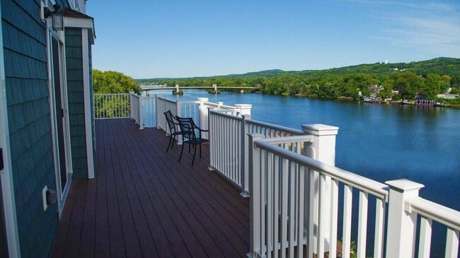 Building Photo - 1101 Captain's Lookout Way