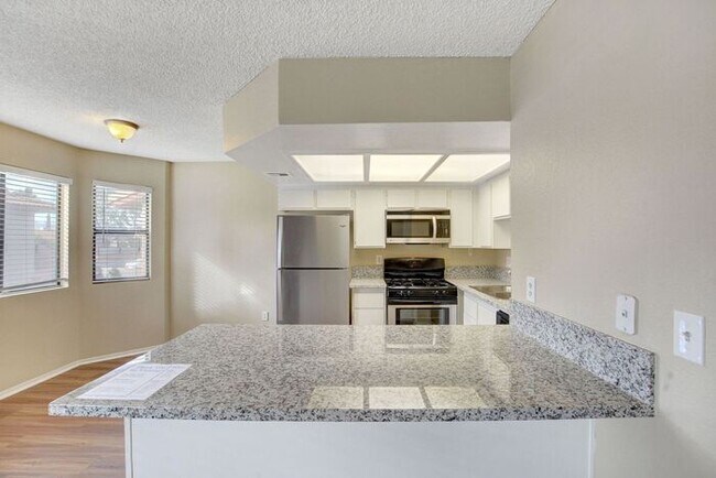Foto del edificio - 849 Rock Springs Dr