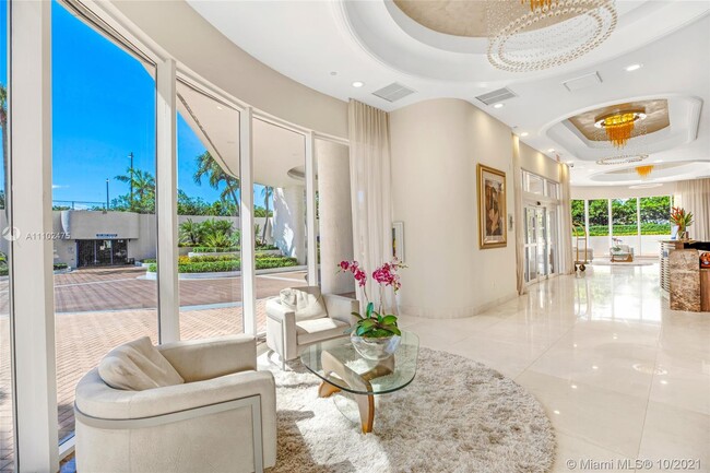 Foto del edificio - 18671 Collins Ave
