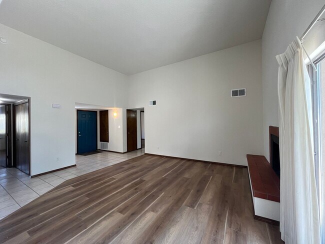 Foto del edificio - Cute 3 Bedroom 2 Bathroom Home In NW Albuq...