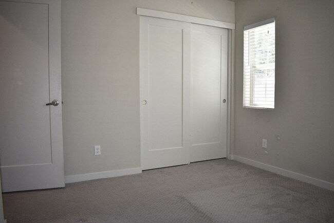 Building Photo - 479 McClatchy Way