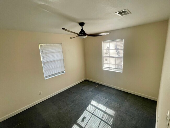 Foto del edificio - 217 Concordia Blvd