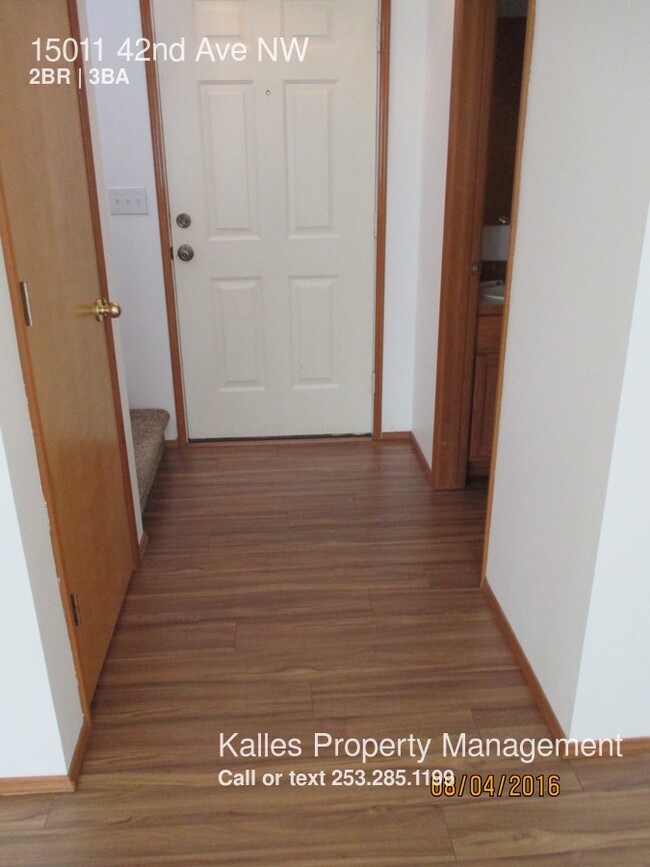 Building Photo - Cute 2 Bed 2.5 Bath Duplex in Gig Harbor