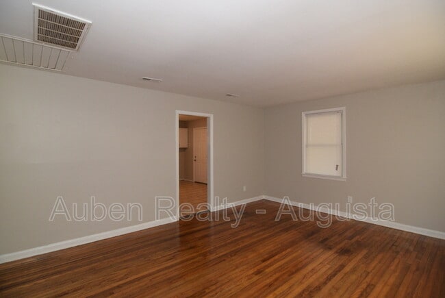 Building Photo - 617 Jefferson Dr