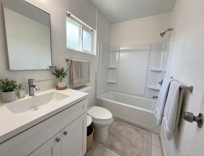 Building Photo - 1612 S Curtis Ave