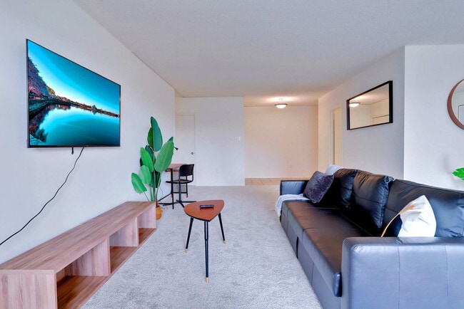 Building Photo - 1600 S Eads St