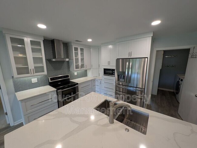 Foto del edificio - 4318 Woods End Ln