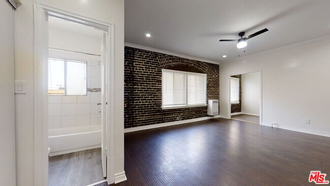 Foto del edificio - 738 S New Hampshire Ave