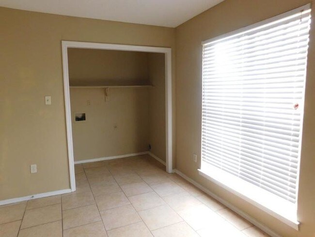 Foto del edificio - 6559 Ashland Dr