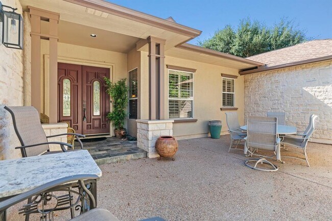 Building Photo - 121 Vinca Dr