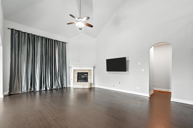 Building Photo - 13923 Hopewell Dr