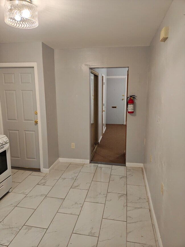 Foto del edificio - 645 E St Georges Ave