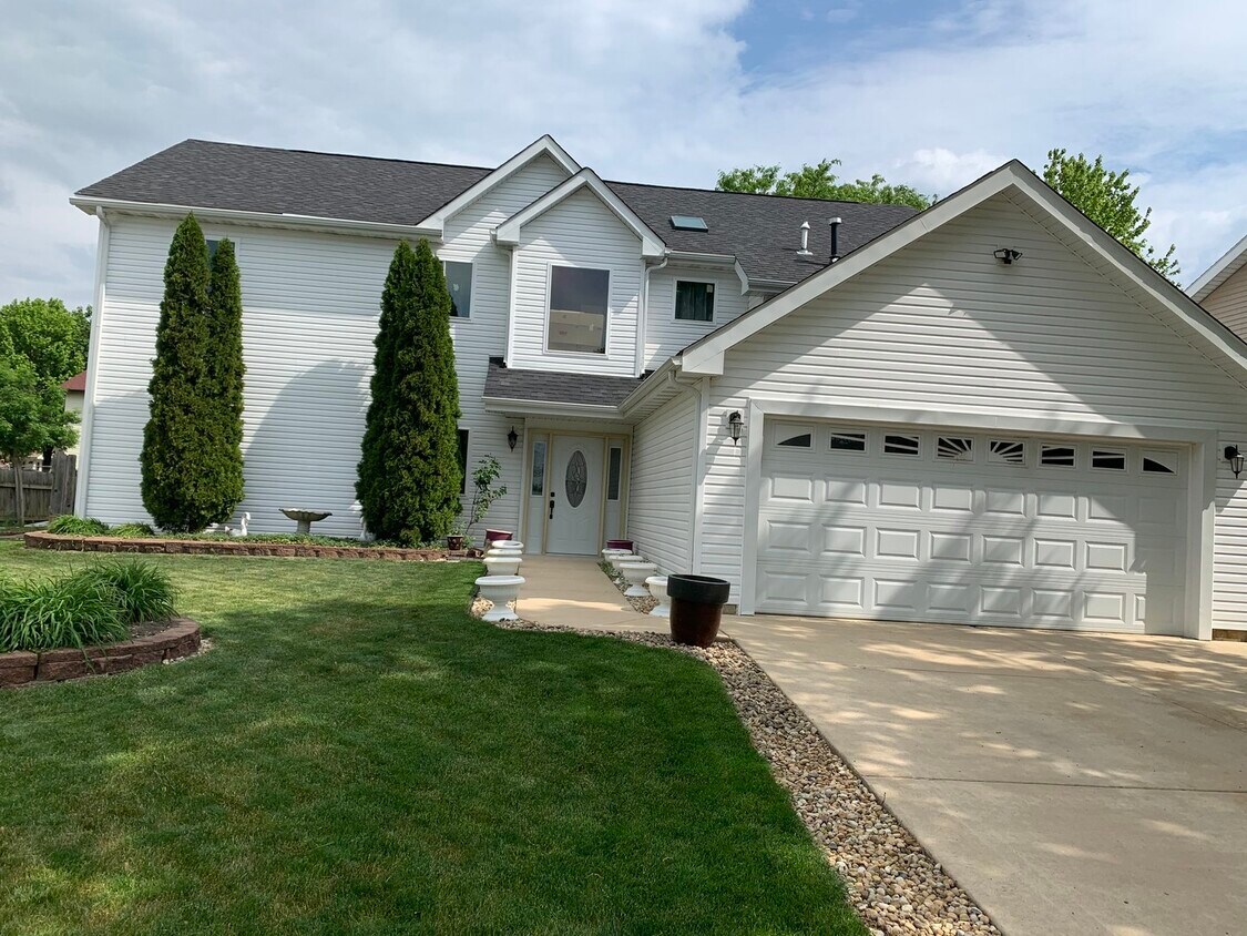 1840 Zeppelin Dr, Hanover Park, IL 60133 House Rental in Hanover Park, IL