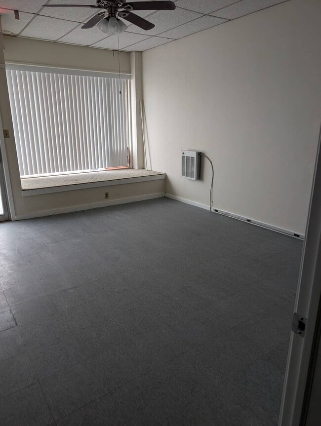 Building Photo - 70 E Main St