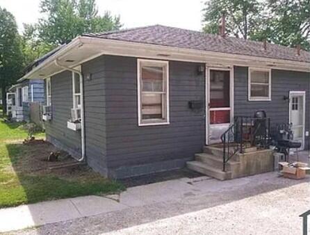 Primary Photo - 611 Croswell St
