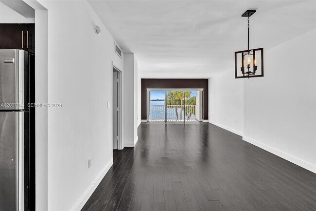 Foto del edificio - 500 Bayview Dr