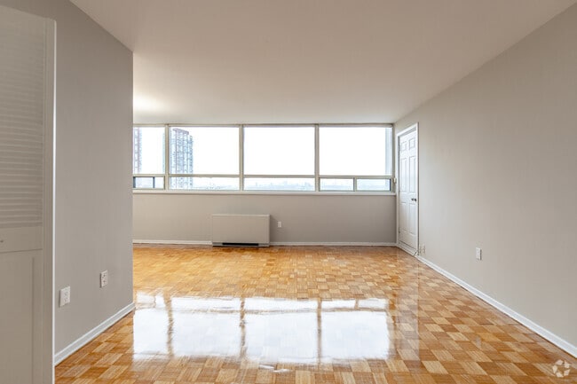 1BR, 1BA - 800SF - Dining Area - Wynford Central