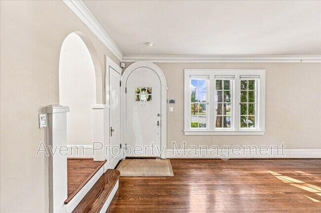 Foto del edificio - 3411 SE Crystal Springs Blvd