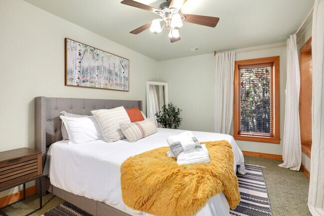 Building Photo - 10019 Kindred Hollow Rd