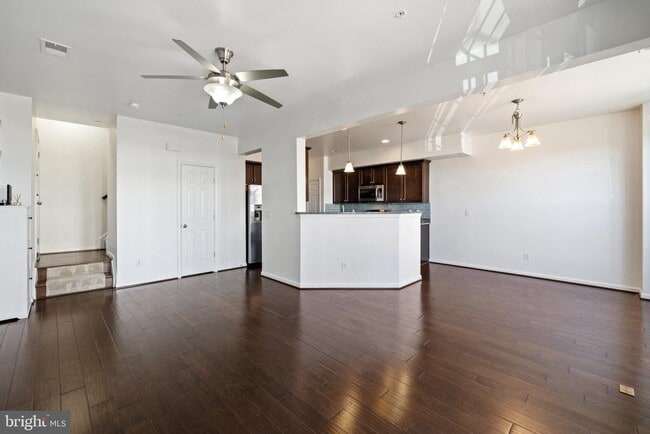 Building Photo - 25245 Laureldale Terrace