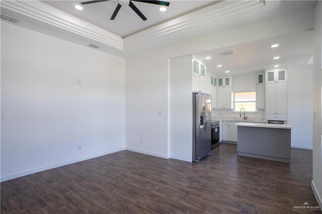 Building Photo - 14 N Sugar Bear Dr