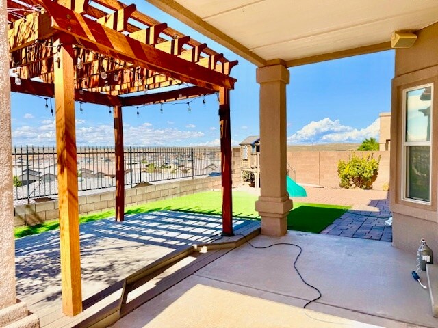 Building Photo - 1199 Mirador Loop N E