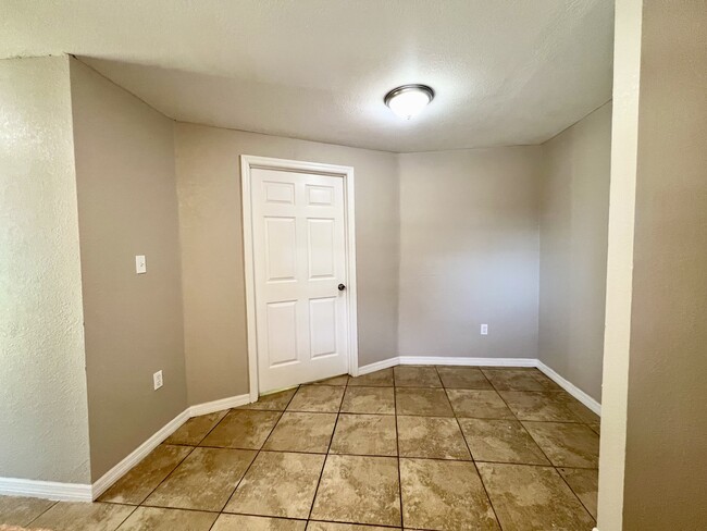 Foto del edificio - 2602 E Yukon St