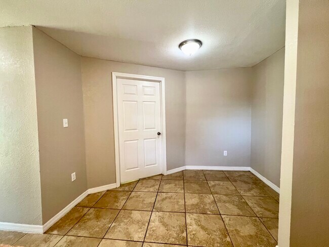 Photo - 2602 E Yukon St Apartments