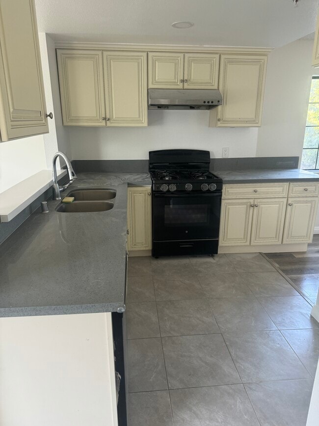 Building Photo - 5018 Rosemead Blvd