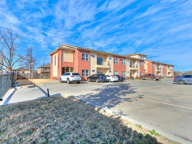Building Photo - STUDENT HOUSING STILL AVAILABLE FOR FALL 2...