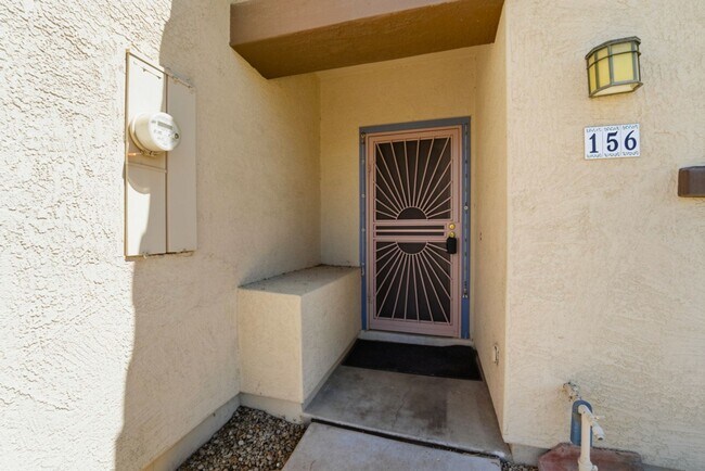 Foto del edificio - Prime Tempe Location! 3 Bed Townhome w/ Private Patio & Garage