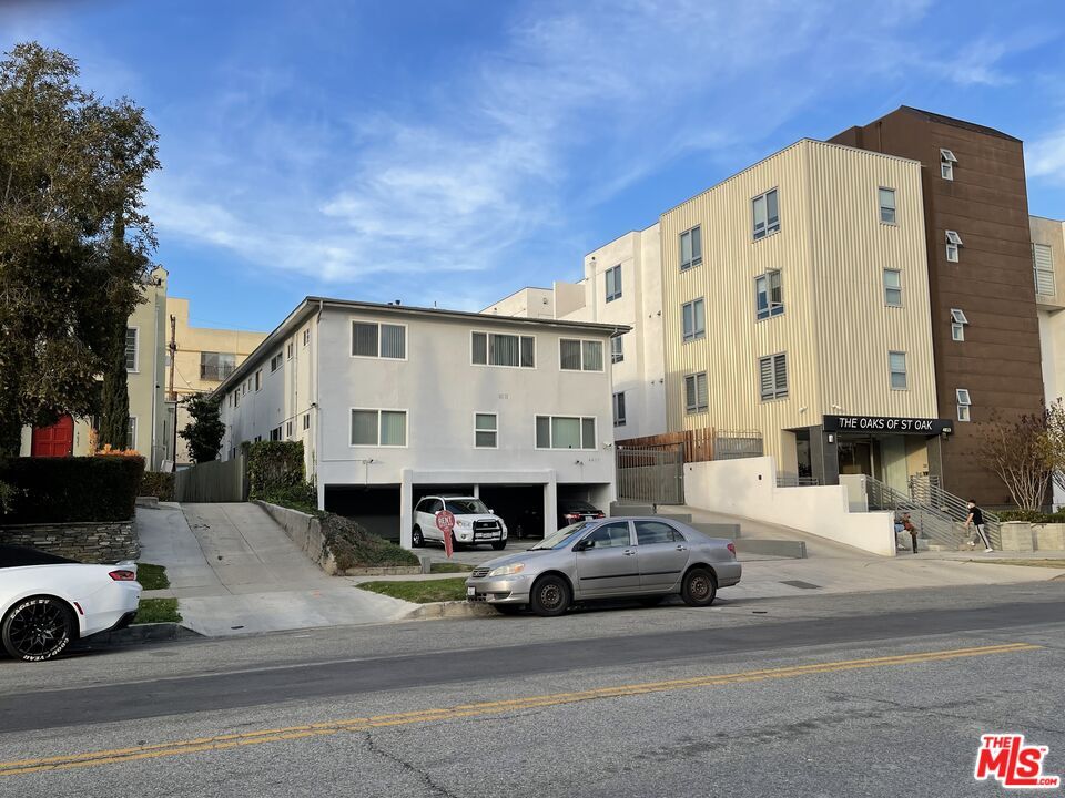Primary Photo - 4817 Oakwood Ave